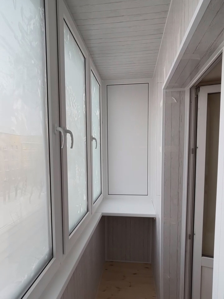 ПВХ остекление лоджии с обшивкой МДФ панелями 