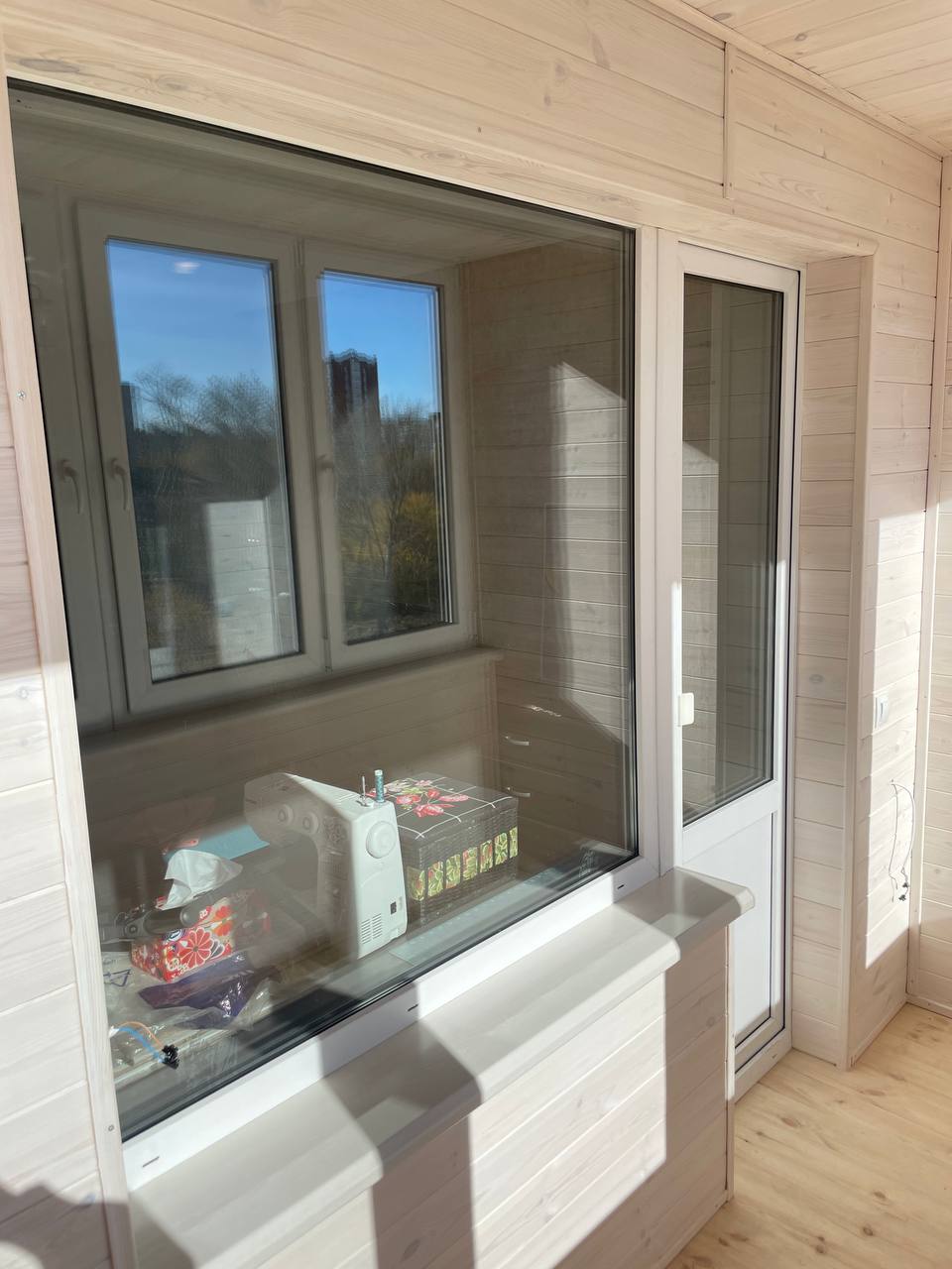 Остекление балкона с обшивкой вагонкой 