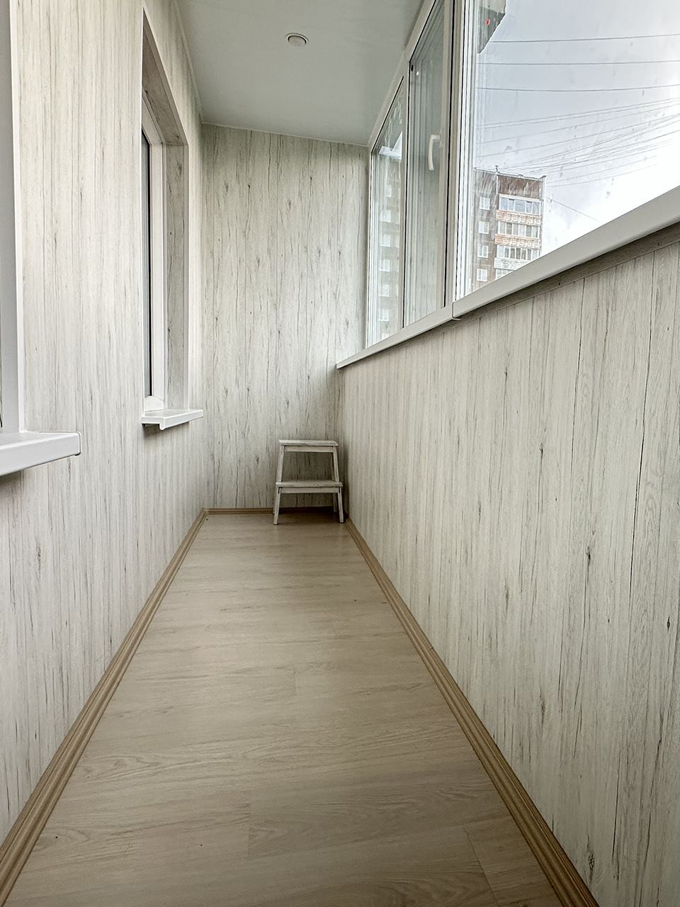 Лоджия с обшивкой МДФ панелями и теплым полом