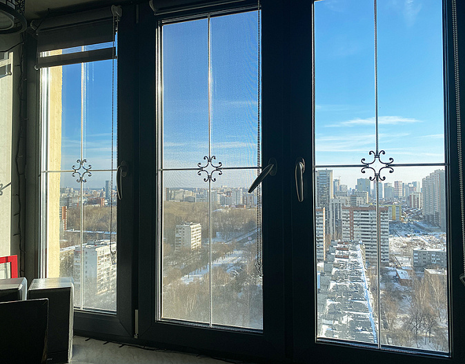 Окно в детской со шпросами